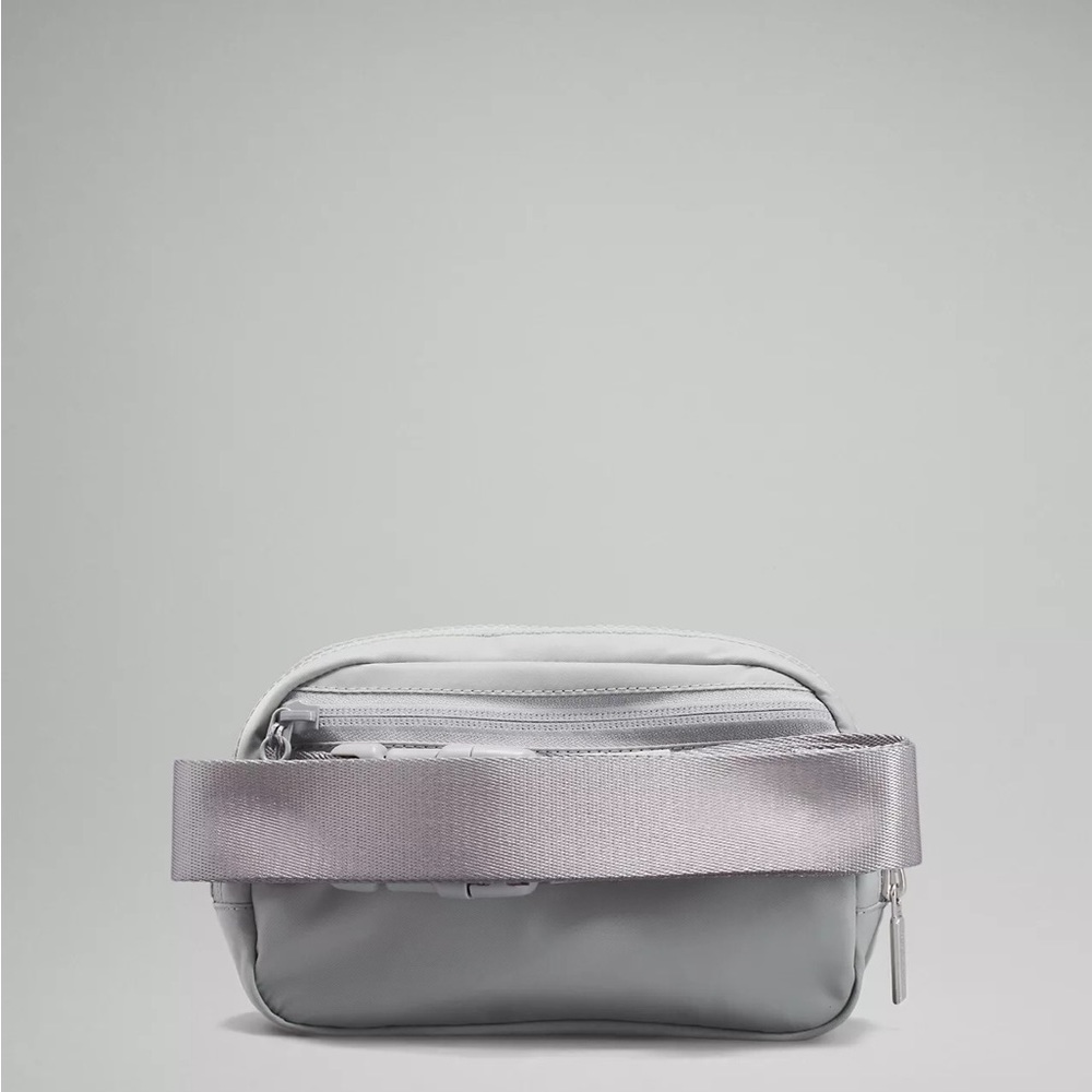 Lululemon Everywhere Belt Bag - Picture 4 of 6